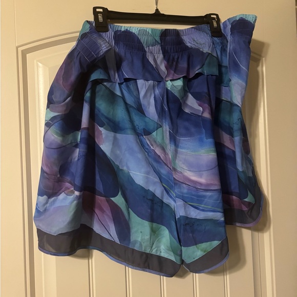 Athleta Printed Mesh Racer Run Shorts 4” - Picture 6 of 9